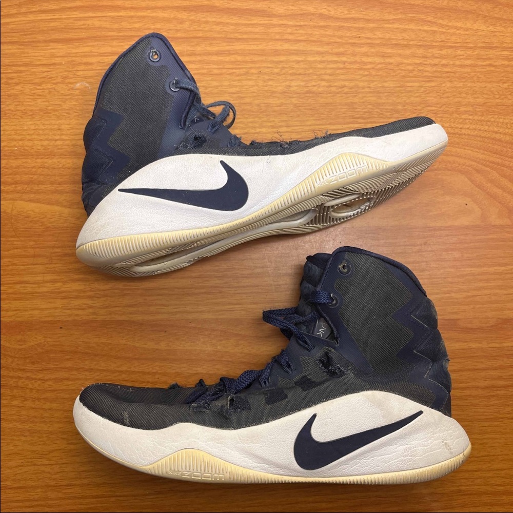 Nike Hyperdunk 2016 - Picture 2 of 9